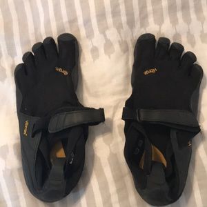 Vibram five fingers.
